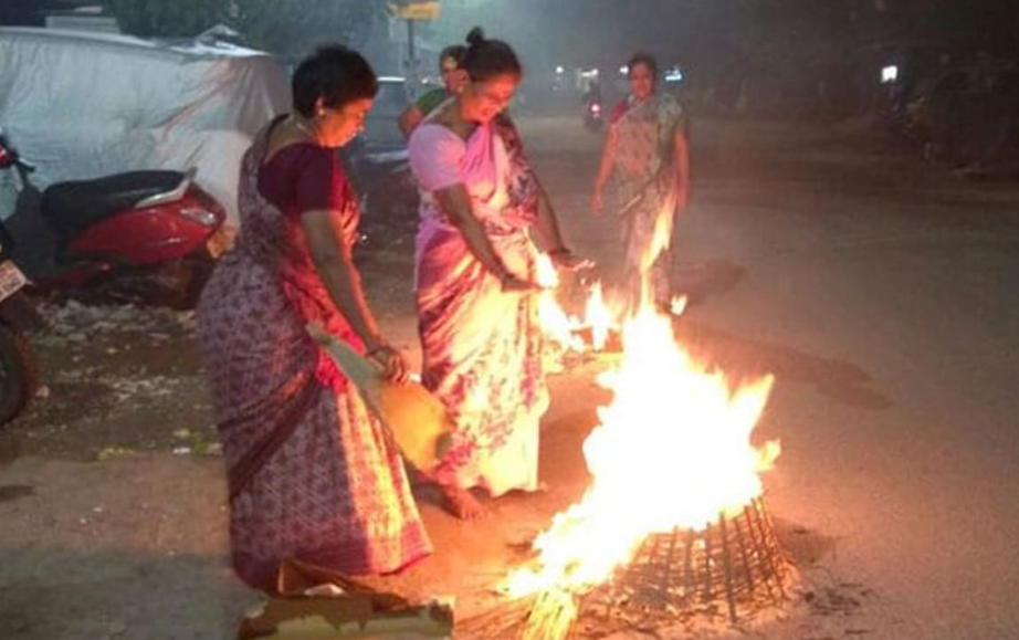 போகியன்று பழைய பொருட்களை எரிப்பதற்கு காரணம் என்ன தெரியுமா ?