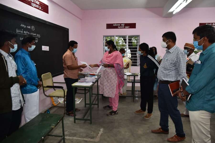 பென்னாகரம் வாக்குச்சாவடியில், தருமபுரி ஆட்சியர் திவ்யதர்ஷினி ஆய்வு!