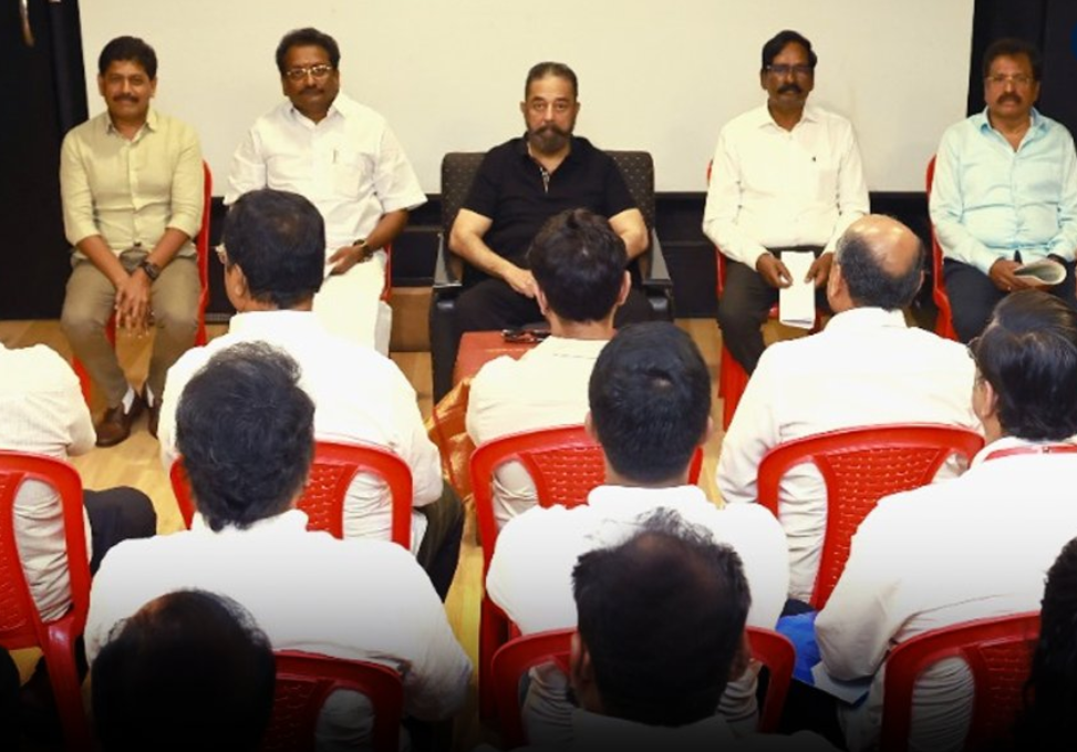 மக்கள் நீதி மய்யத்திற்கு 2 தொகுதிகள்... டார்ச் லைட் சின்னத்தில்தான் போட்டியிடுவேன் என கமல் பிடிவாதம்