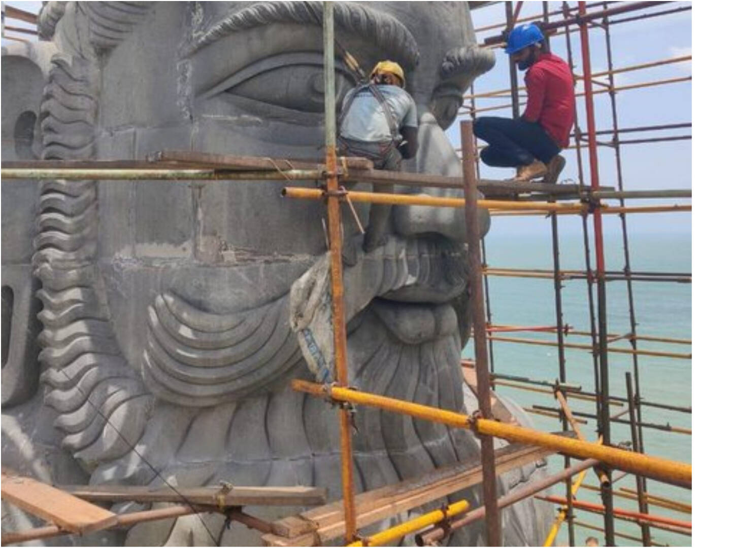 வள்ளுவர் சிலையை உப்பு காற்றில் இருந்து பாதுகாக்க நடவடிக்கை!!