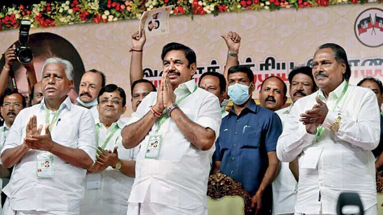 கட்சியில் மீண்டும் ஓங்கும் எடப்பாடி செல்வாக்கு - தொண்டர்கள் ஆரவாரம்!!