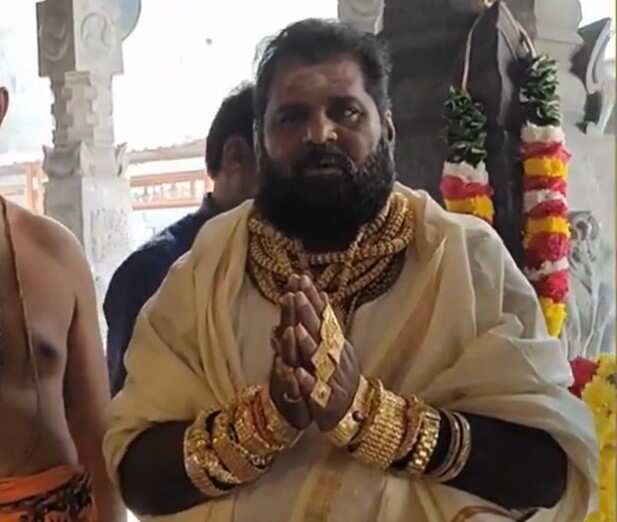 3 கிலோ தங்க நகைகளை அணிந்தபடி அண்ணாமலையாரை வழிபட்ட தொழிலதிபர்