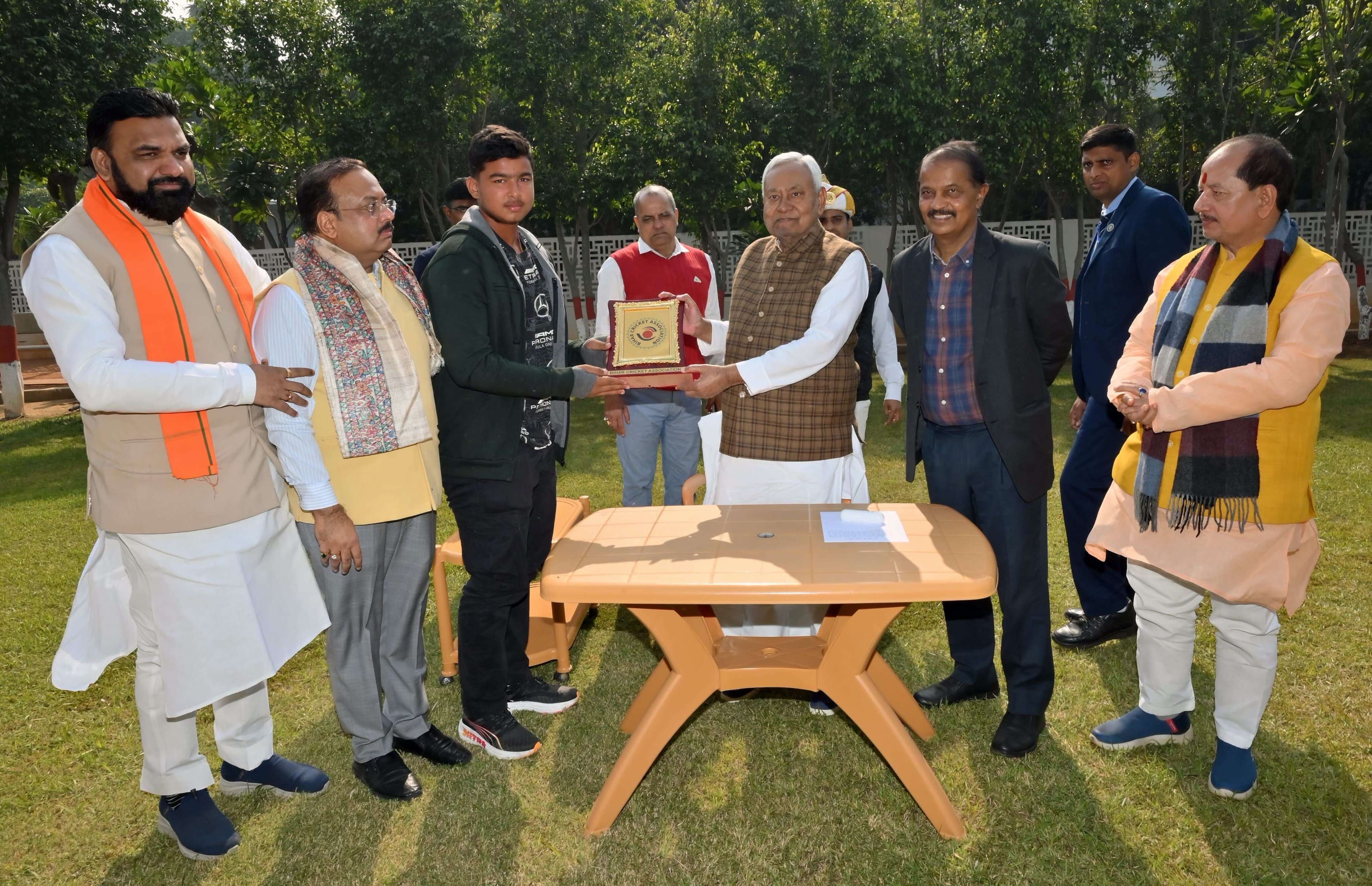 இளம் கிரிக்கெட் வீரர் வைபவ் சூர்யவன்ஷிக்கு ரூ.10 லட்சம் பரிசு- பீகார் அரசு அதிரடி