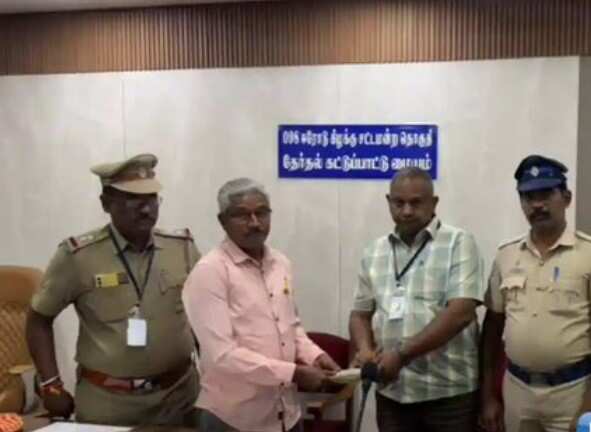 ஈரோடு இடைத்தேர்தல்- பறக்கும் படையினர் சோதனையில் ரூ.6.20 லட்சம் பறிமுதல்