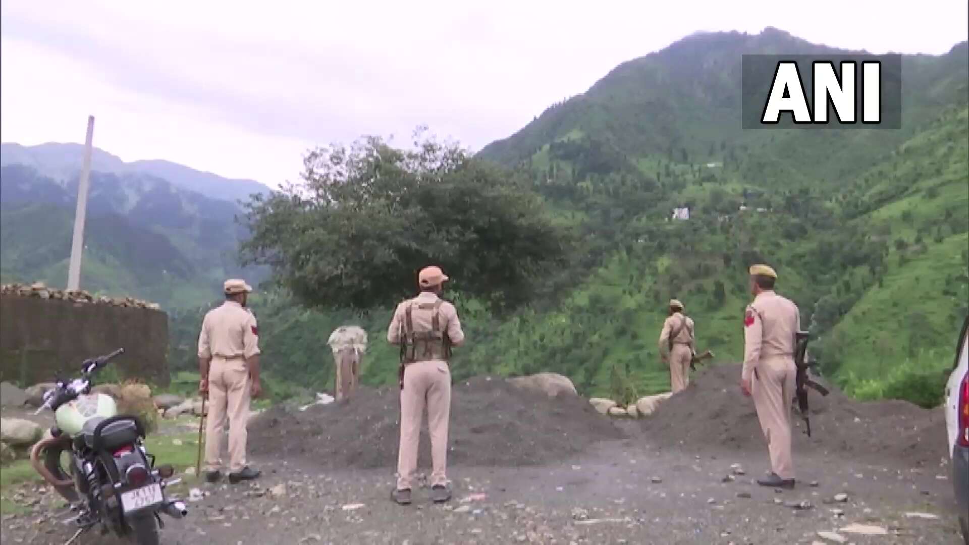 காஷ்மீர் என்கவுண்டர் - இரண்டு பயங்கரவாதிகள் சுட்டுக்கொலை