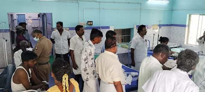 வன்னியர் சங்க மாநாட்டிற்கு சென்ற வேன் கவிழ்ந்து விபத்து! சீர்காழி அருகே பரபரப்பு