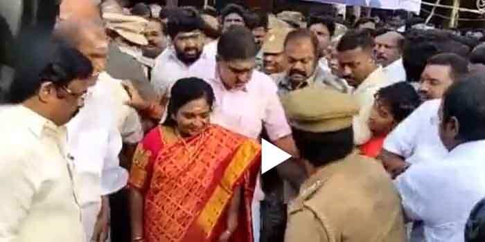 முதல்வரை தள்ளிவிட்ட பாதுகாவலர்!நிலைதடுமாறிய ரங்கசாமி! வலுக்கும் கண்டனத்தால் பணியிடை மாற்றம்