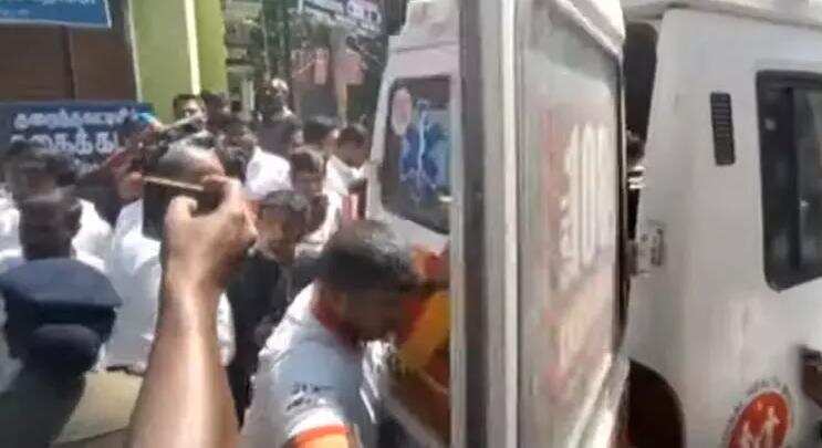 கோவையில் பரபரப்பு! நீதிமன்ற வளாகத்தில் 2 பேரை அரிவாளால் வெட்டிய கும்பல் - ஒருவர் உயிரிழப்பு