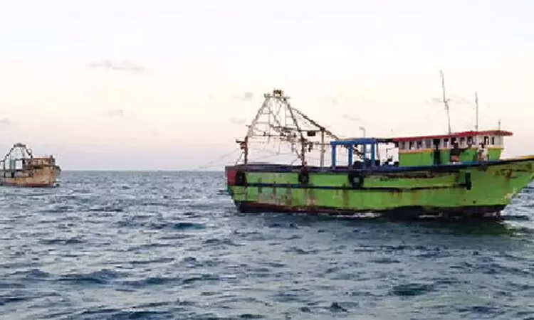 நடுக்கடலில் இலங்கை கடற்கொள்ளையர்கள் தாக்குதல் -&nbsp; 4 தமிழக மீனவர்கள் காயம்..&nbsp;