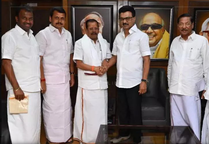 அதிமுக முன்னாள் எம்எல்ஏ திமுகவில் இணைந்தார்