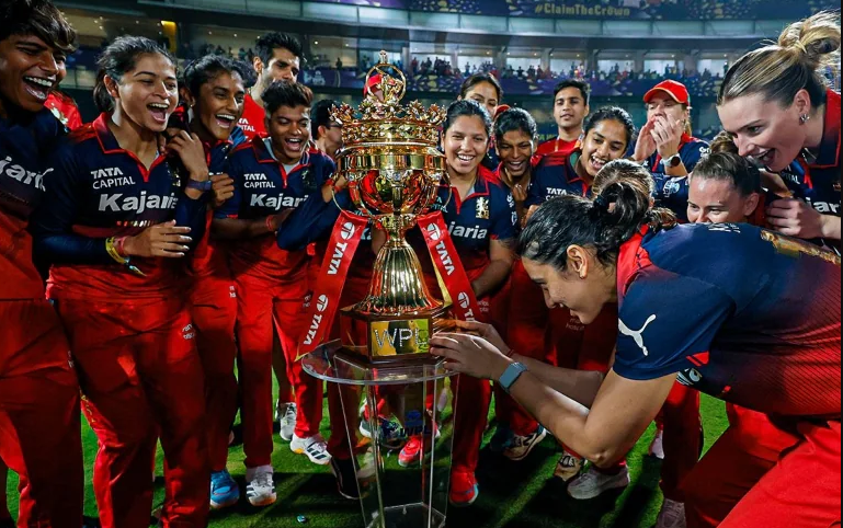 மீண்டும் சாம்பியன்.. பெங்களூரு அபாரம்..! - 204 ரன் இலக்கை விரட்டிப் பிடித்து மாஸ் காட்டிய ஆர்.சி.பி.!