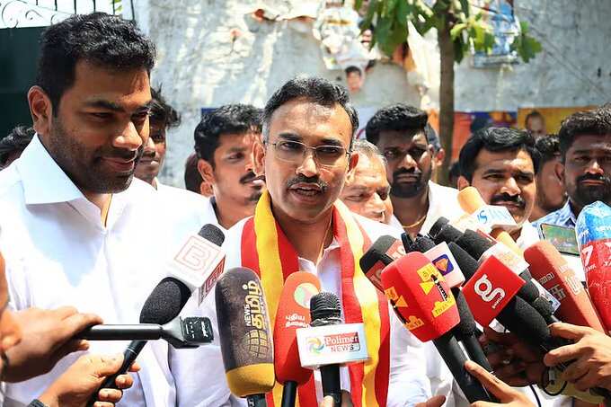 பொங்கல் பரிசு என்ற பெயரில் அன்பளிப்பு கொடுத்து டாஸ்மாக் மூலமாக அதை பிடுங்கிக் கொள்வது நவீனத் தந்திரம்- அருண்ராஜ்