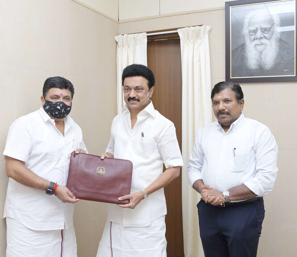 ஆங்கிலத்தில் பட்ஜெட்டை வாசித்தார் நிதியமைச்சர் பழனிவேல் தியாகராஜன்