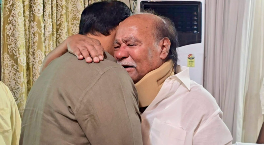 தந்தை - மகன் மோதல் முடிவுக்கு வந்ததா? அன்புமணியை ஆரத்தழுவி வரவேற்ற ராமதாஸ்