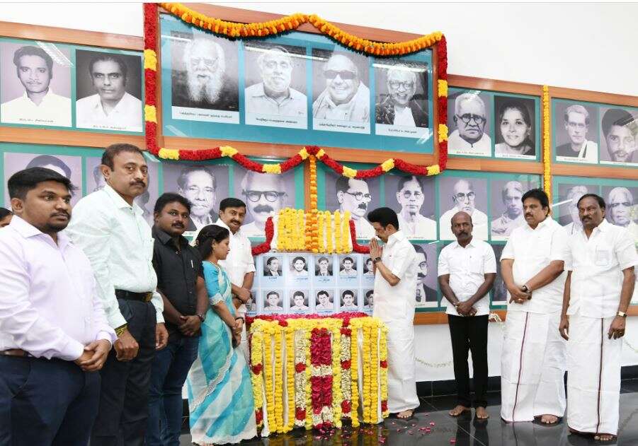 மொழிப்போர் தியாகிகள் மணி மண்டபத்தில் முதலமைச்சர் ஸ்டாலின் மரியாதை