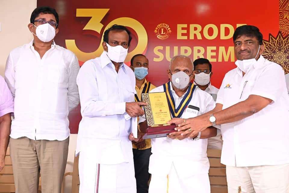 ஈரோடு தனியார் அறக்கட்டளைக்கு விருது வழங்கிய அமைச்சர் முத்துசாமி!