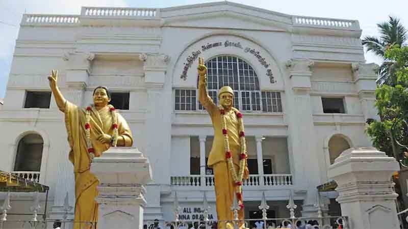 ரத்த பாச சென்டிமென்ட் - குழப்பத்தில் அதிமுக