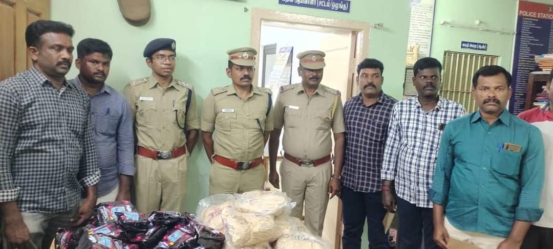 திண்டுக்கல் அருகே மளிகைக்கடையில் 22 கிலோ குட்கா, வெடிபொருட்கள் பறிமுதல்; கடை உரிமையாளர் கைது!