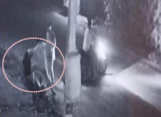 தக்கலையில் சாலையில் நடந்து சென்ற இளைஞர் மீது சரமாரி தாக்குதல்... சிசிடிவி காட்சி அடிப்படையில் இருவர் கைது!