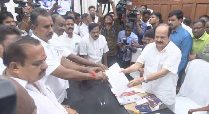 தேர்தலுக்கு பின் அதிமுகவில் நடந்தது இது தான்!