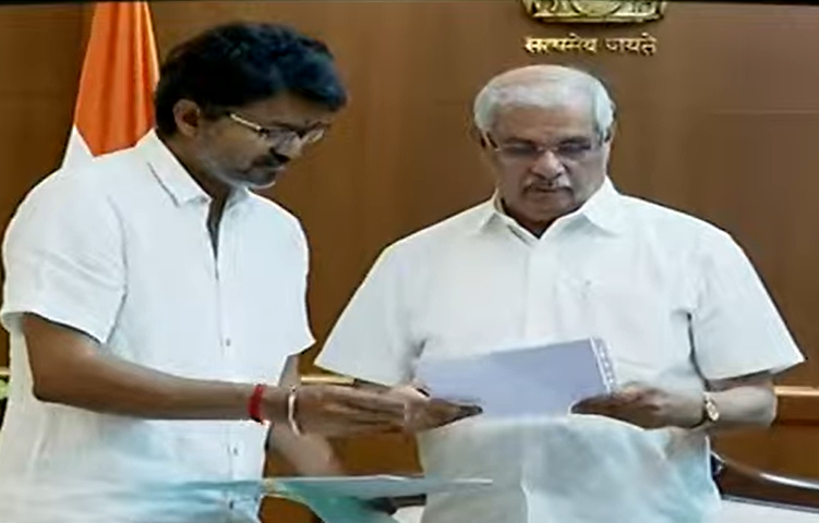 #BREAKING நாளை காலை முதலமைச்சராக பதவி ஏற்கிறார் விஜய்