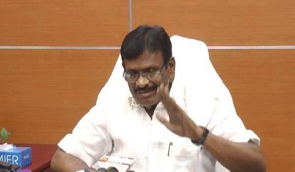 கதவை உடைத்து காப்பாற்றச்சொன்ன அமைச்சர் - இளம்பெண்ணை காப்பாற்றிய திமுக நிர்வாகிகள்