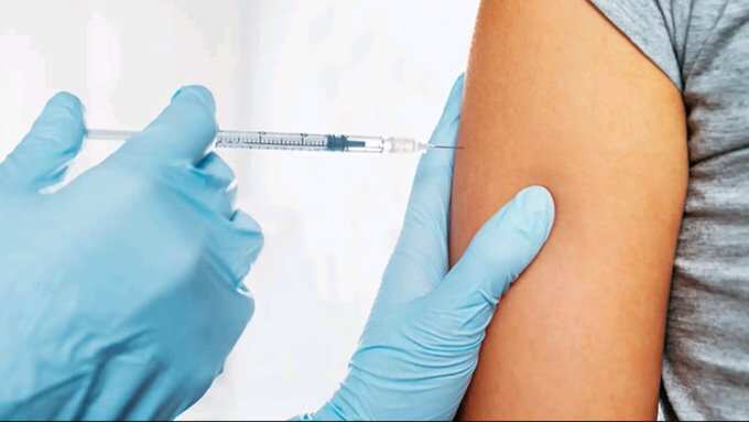 காய்ச்சலுக்கான தடுப்பூசி செலுத்திக்கொள்வது கட்டாயம்- தமிழக அரசு அதிரடி அறிவிப்பு