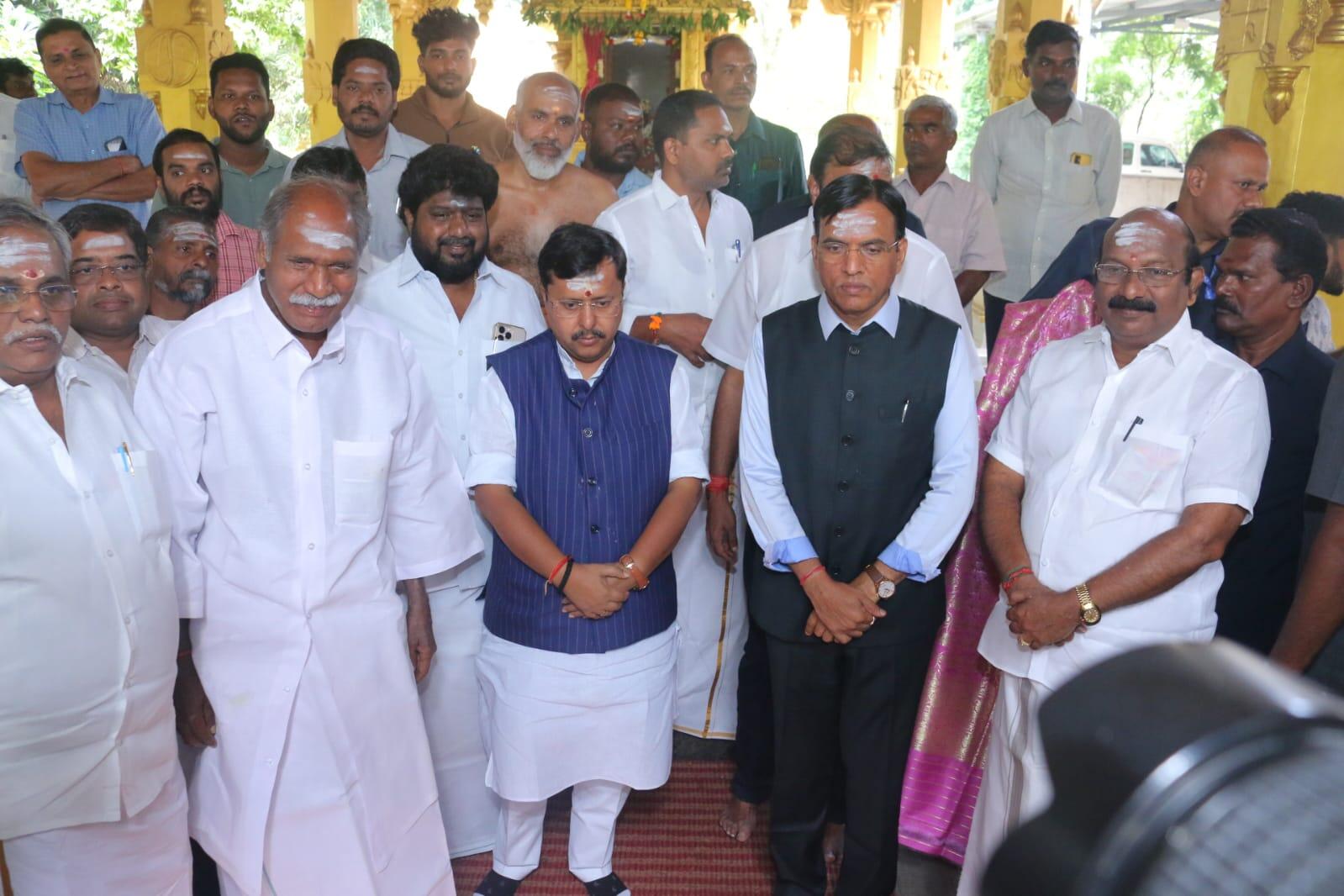 “இது மார்கழி மாசம்... கூட்டணி குறித்து இப்போது பேச வேண்டாம்”- பாஜகவினருக்கு விபூதி அடித்த முதல்வர்