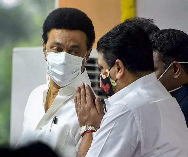 சிடுமூஞ்சி தியாகராஜன் ஸ்டாலினினால் தான் உயிர் பிழைத்துள்ளார் -அதிமுக மாஜி எம்பி கேசிபி