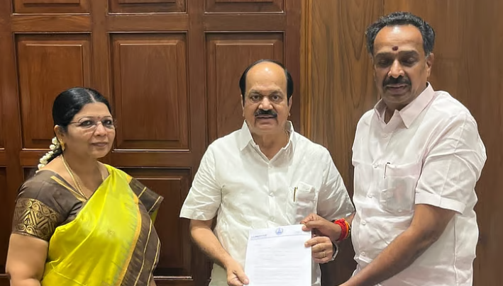 #BREAKING : நாளை த.வெ.கவில் இணைகிறேன் - எம்ஆர் விஜயபாஸ்கர்..!