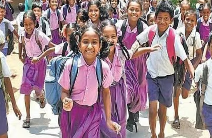குட் நியூஸ்..! அரசு பள்ளி மாணவர்களுக்கு புத்தகப்பை, ஷூ வாங்க தலா ரூ.1000 நிதியுதவி..!!