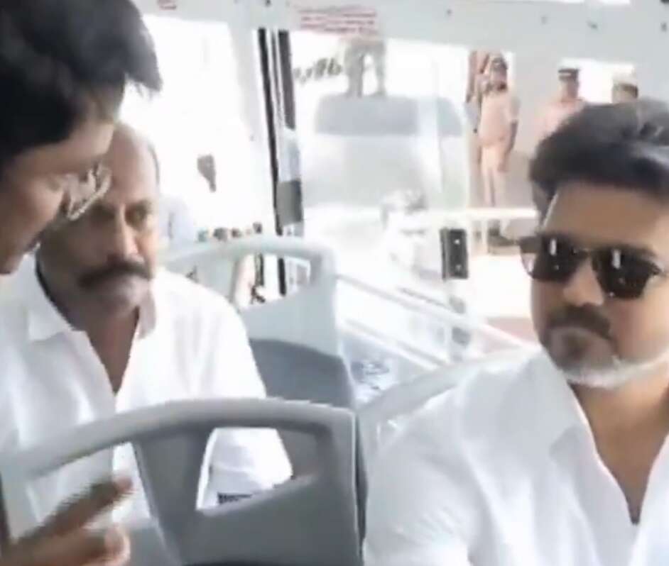 #JUST IN : அரசு பஸ்சில் பயணம் செய்த முதல்வர் விஜய்..!!