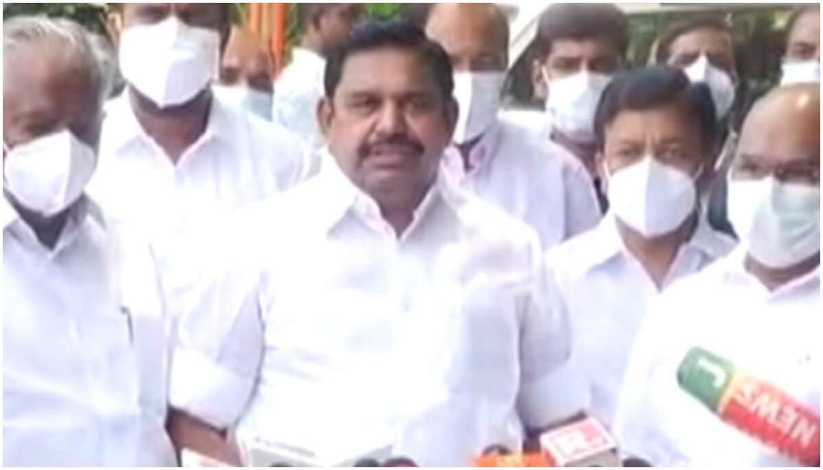 கொரோனா தொற்று உயரும் போது டாஸ்மாக் கடைகள் மூடாமல் இன்னும் இருப்பது கண்டிக்கத்தக்கது!!