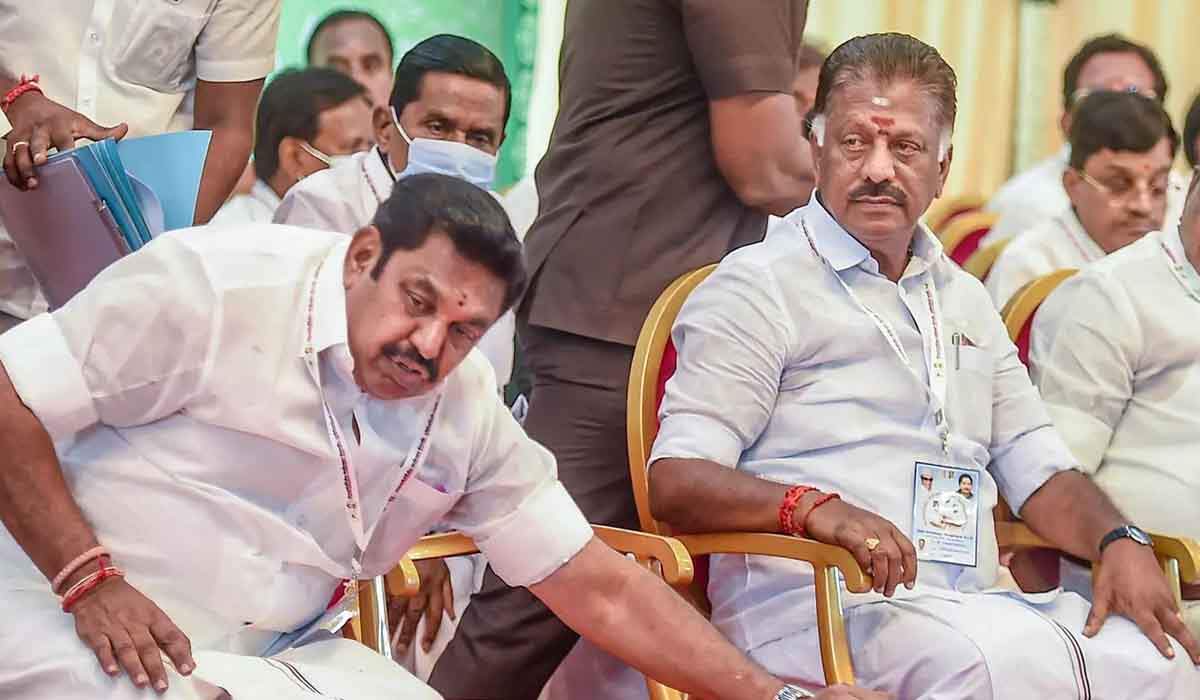 ஓபிஎஸ்சை நீக்கிய சிவி சண்முகம் -பரபர பின்னணி