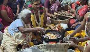 நூறாண்டு கால விநோத வழிபாடு: ஸ்ரீவில்லிபுத்துார் கோயிலில் கொதிக்கும் நெய்யில் கையால் அப்பம் சுட்ட மூதாட்டி..!