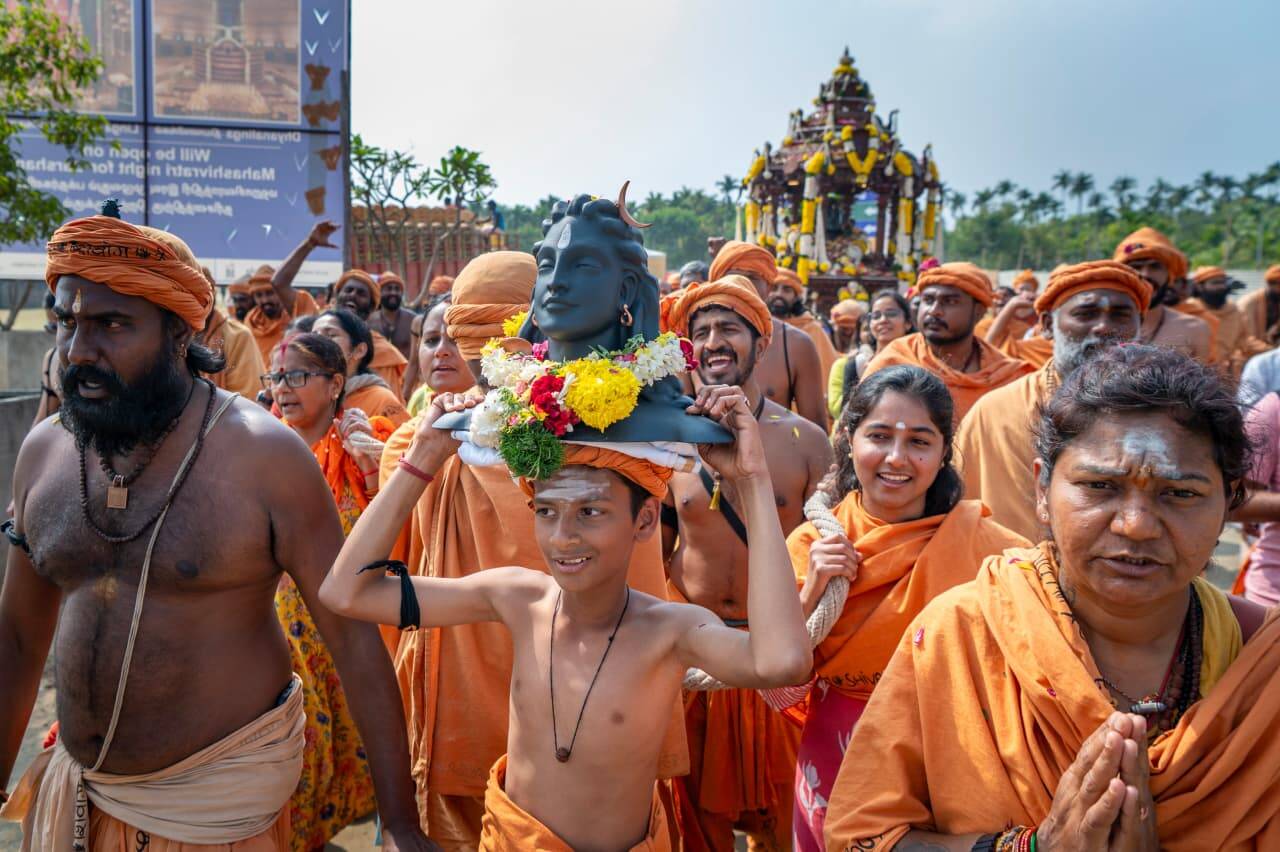 ஈஷாவிற்கு பாதயாத்திரை வந்த சிவனடியார்கள் கிராம மக்கள் திரண்டு உற்சாக வரவேற்பு..!
