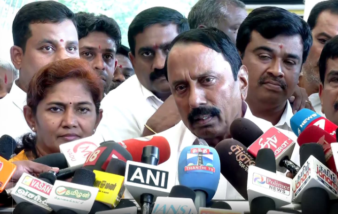 அமித்ஷா, நிர்மலா சீதாராமனை பார்த்து பேசினேன் - செங்கோட்டையன்