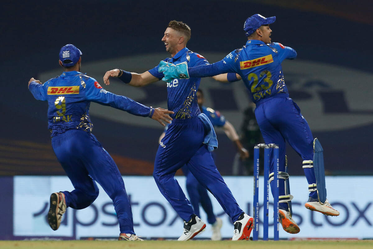 முதல் வெற்றியை பதிவு செய்தது மும்பை - ராஜஸ்தானை வீழ்த்தியது