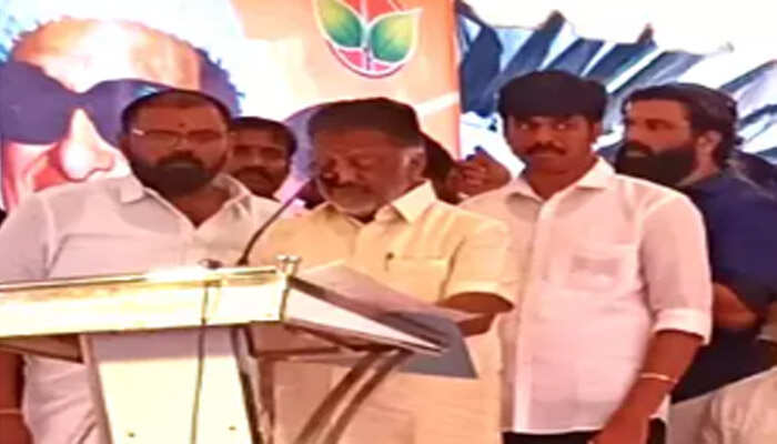 கட்சியை யார் வழி நடத்த வேண்டும்? கட்சியின் தலைவராக யார் வர வேண்டும்?- ஓபிஎஸ் பரபரப்பு பேச்சு