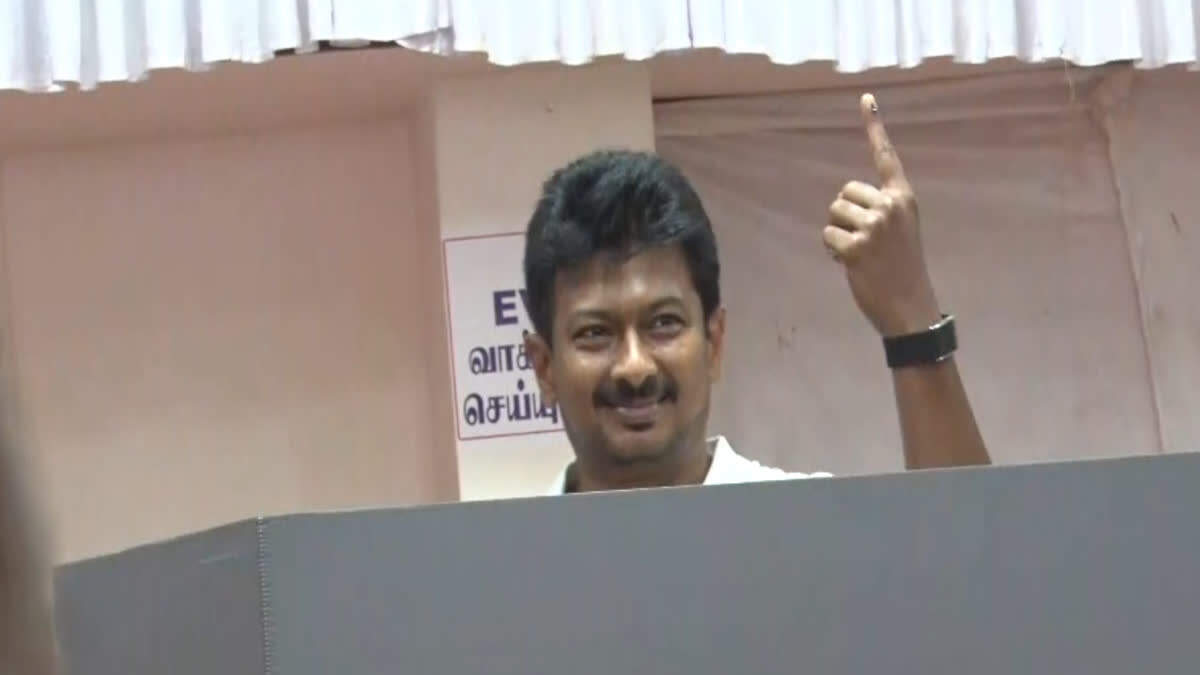 ஜனநாயக கடமையாற்றிய உதயநிதி ஸ்டாலின்..!