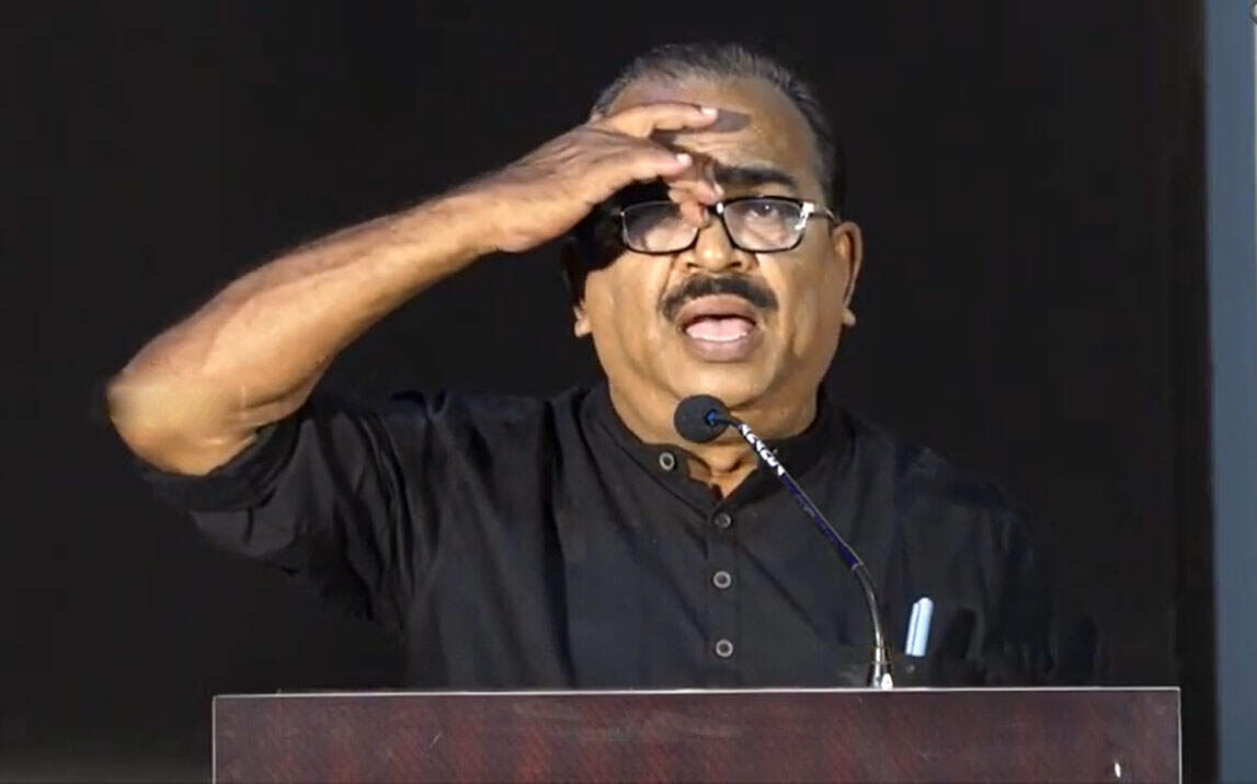 காறித் துப்பினாலும் துடைத்துக்கொண்டு.. நாஞ்சில் சம்பத் மீது பாஜக பாய்ச்சல்