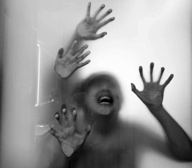 பக்கத்து வீட்டு சிறுமியை அடைத்துவைத்து பலாத்காரம்! அலறிய சிறுமி! போலீசார் மீது தாக்குதல்