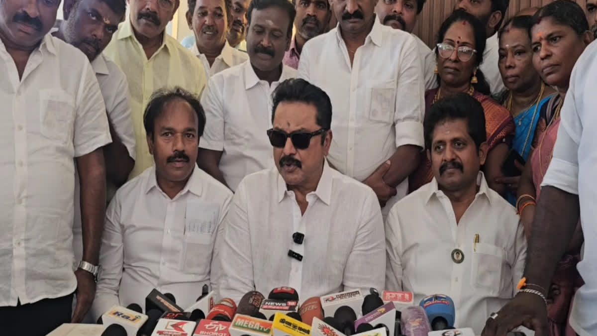 சட்டமன்ற தேர்தலில் நானும், ராதிகாவும் போட்டியிட போவதில்லை - சரத்குமார்..!