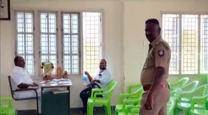 #BREAKING பணம் பட்டுவாடா புகார்- ஆர்.பி.உதயகுமார் இல்லத்தில் சோதனை