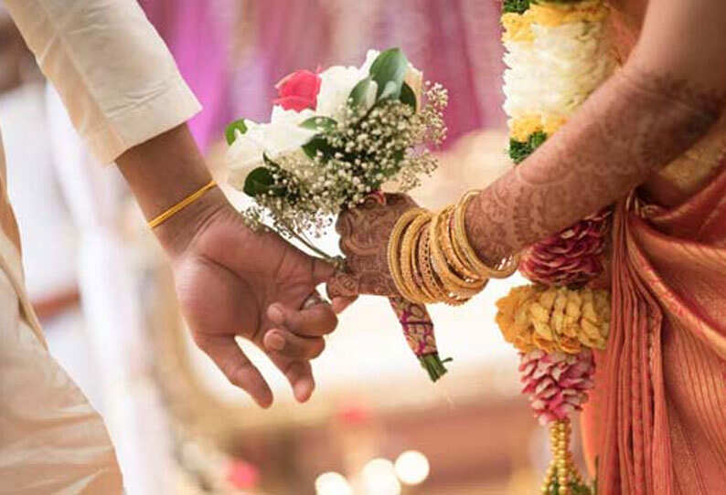 கணவருடன் முன்னாள் காதலியை சேர்த்து வைத்த மனைவி.. ஆந்திராவில் ருசிகரம்..