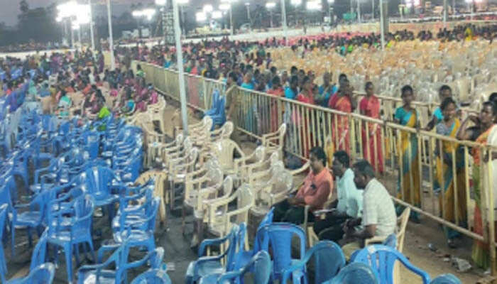 அமைச்சர் உதயநிதி மேடைக்கு வரும்போது தப்பித்து ஓடிய பெண்கள்