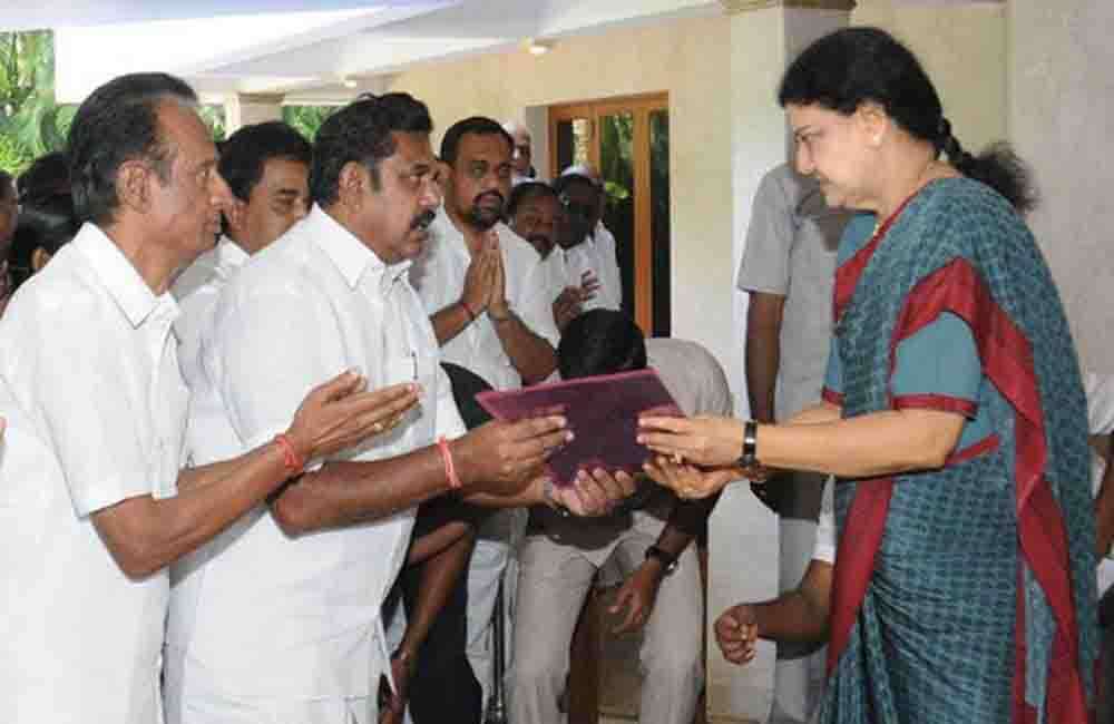 அப்போது சின்னம்மா காலில் விழுந்தார் எடப்பாடி - அன்வர்ராஜா தடாலடி