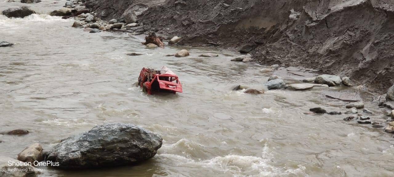 சிக்கிம் மாநிலத்தில் ஏற்பட்ட திடீர் வெள்ளப்பெருக்கில் சிக்கி 10 பேர் உயிரிழப்பு!