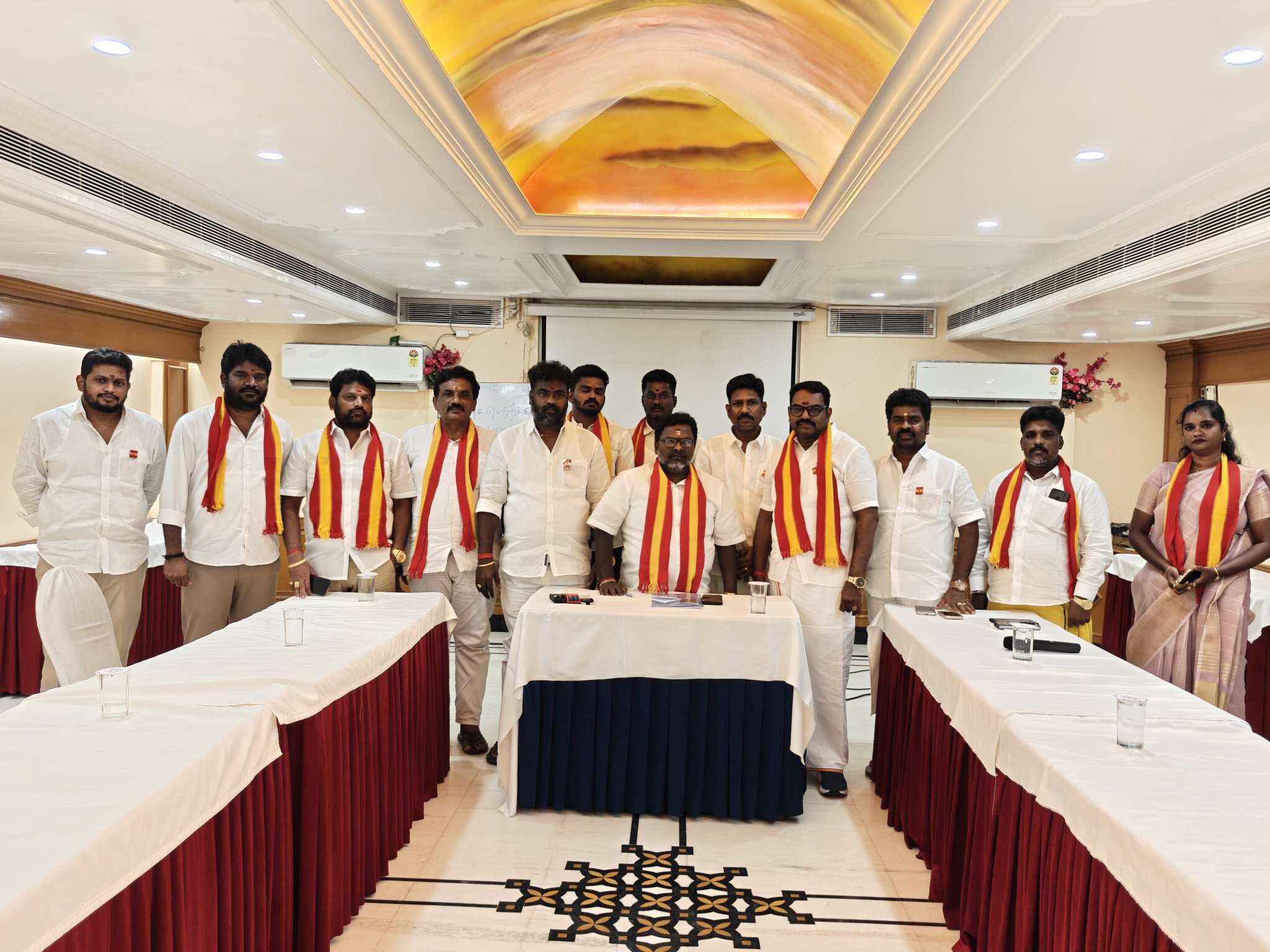 புஸ்ஸி ஆனந்த் இல்லாமல் நடந்த தவெக மாவட்டச் செயலாளர்கள் கூட்டம்