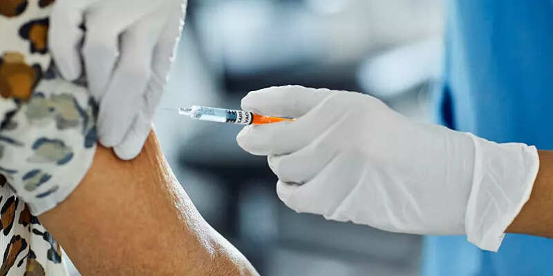 முன்கள பணியாளர்கள், 60 வயதுக்கு மேற்பட்டோருக்கு பூஸ்டர் டோஸ் செலுத்தும் பணி தொடக்கம்..